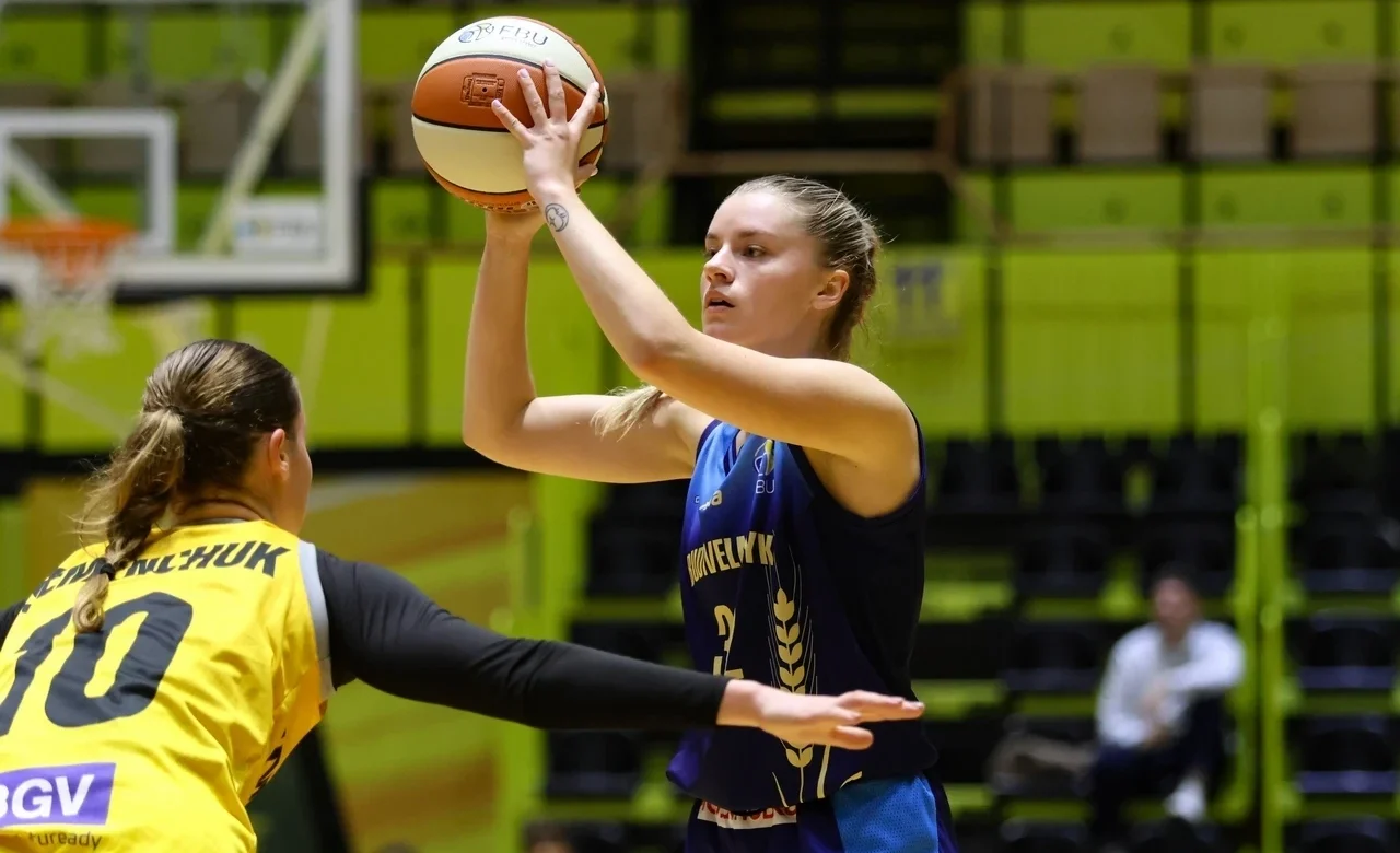 Будівельник вражаюче стартує у жіночій Суперлізі