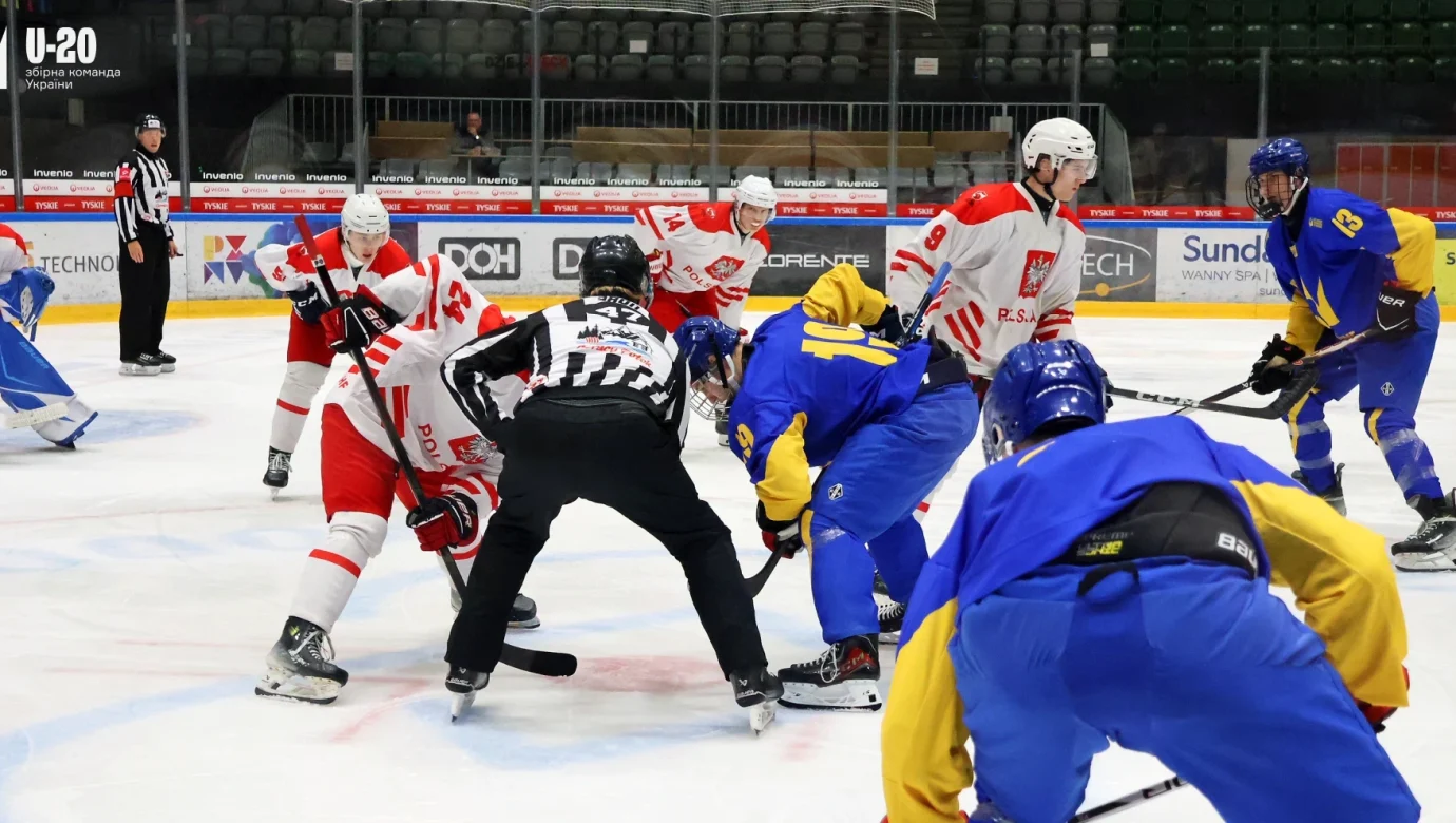 Євтєхов зламав 3-3: як Україна обіграла Польщу 5-3 у хокеї