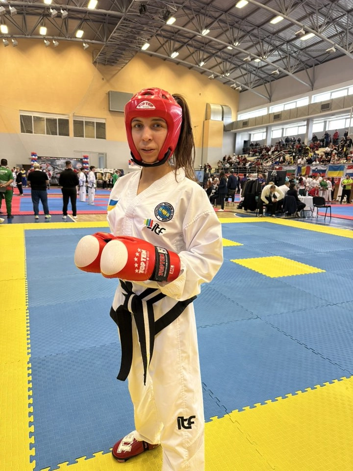 Українська спортсменка на Balkan Open Cup 2025, підготовка до змагань з Таеквон-До у Новому Саді.