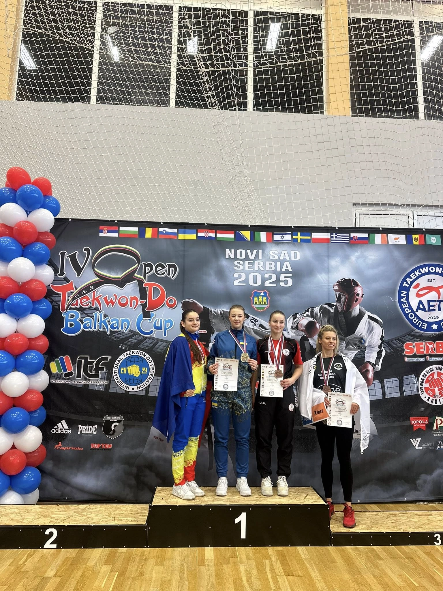 Учасники змагань на Balkan Open Cup 2025 у Новому Саді, Сербія, з медалями та дипломами. Україна у ТОП-5!