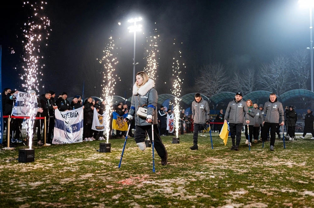 Львівська «Покрова АМП» святкує перемогу на першому чемпіонаті України з ампфутболу. Адаптивний спорт в дії.