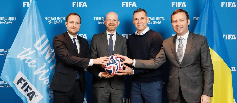 Футбольні функціонери України та FIFA обговорюють етапи розвитку українського футболу та майбутні турніри.
