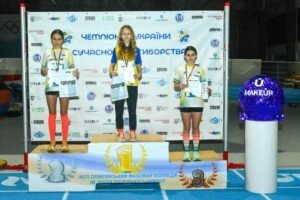 U9 дівчата отримують нагороди на Чемпіонаті України з сучасного п’ятиборства у Києві.