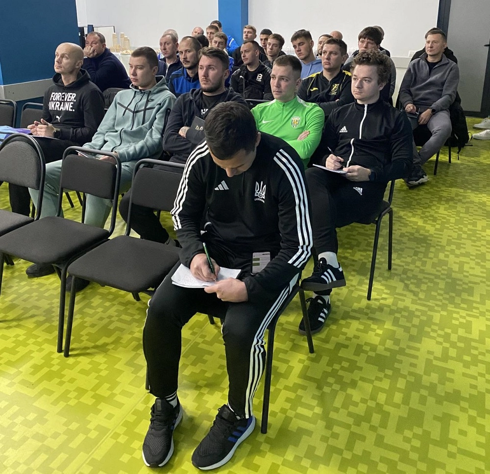Семінар у Львові: тренери обговорюють методологію академії «Манчестер Сіті» для юних футболістів.