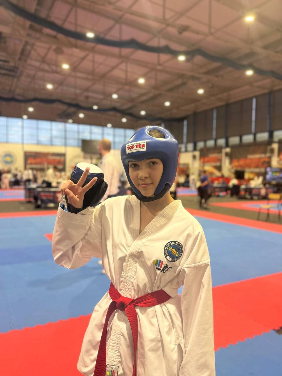 Українська спортсменка з характерною позою на міжнародному турнірі з Таеквон-До