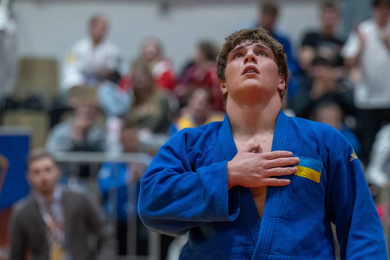 Ukrainian judoka celebrates victory at the European Cup for under-21s in Maribor, showcasing national pride and achievement.