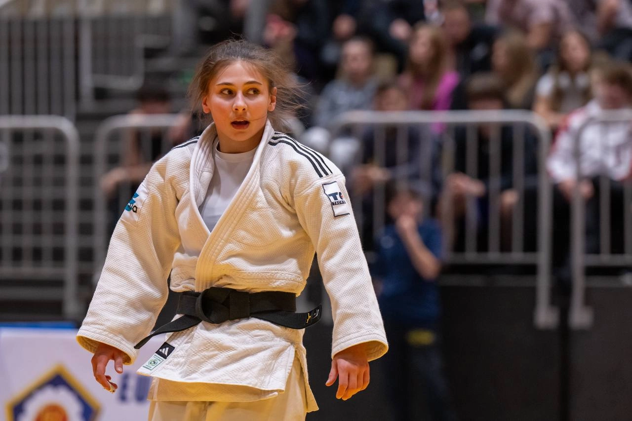 Ukrainian judoka prepares for competition at the European Cup U21 in Maribor, showcasing determination and skill.