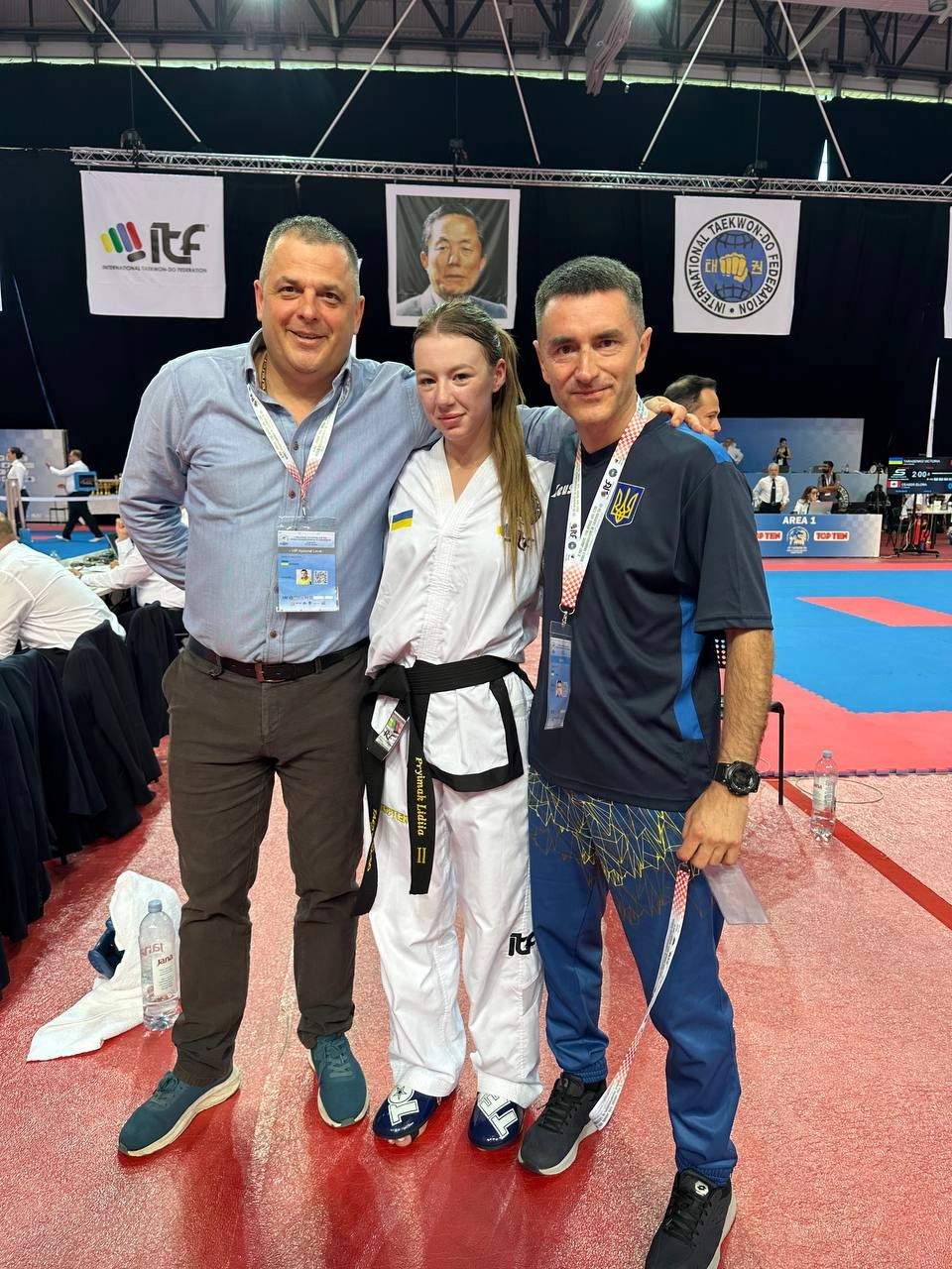 Зустріч українських тренерів та чемпіонки Дарини Королович на Чемпіонаті світу з Таеквон-До 2025 у Хорватії.