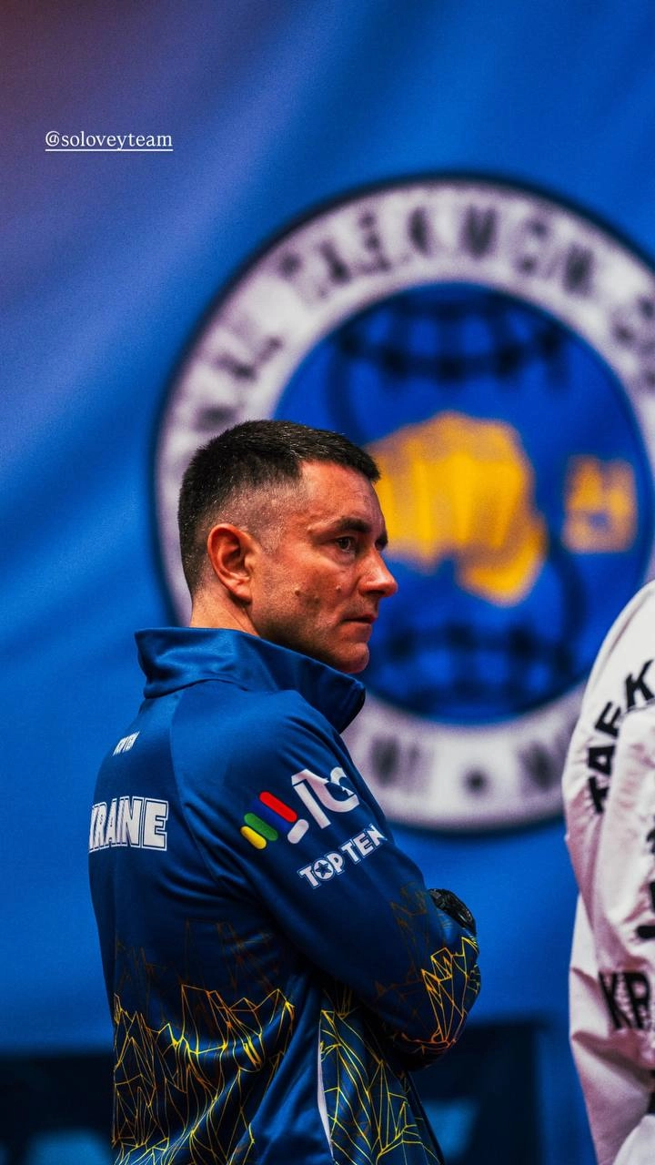 Тренер української збірної на Чемпіонаті світу з Таеквон-До 2025 року в Поречі, Хорватія. Високий рівень підготовки.