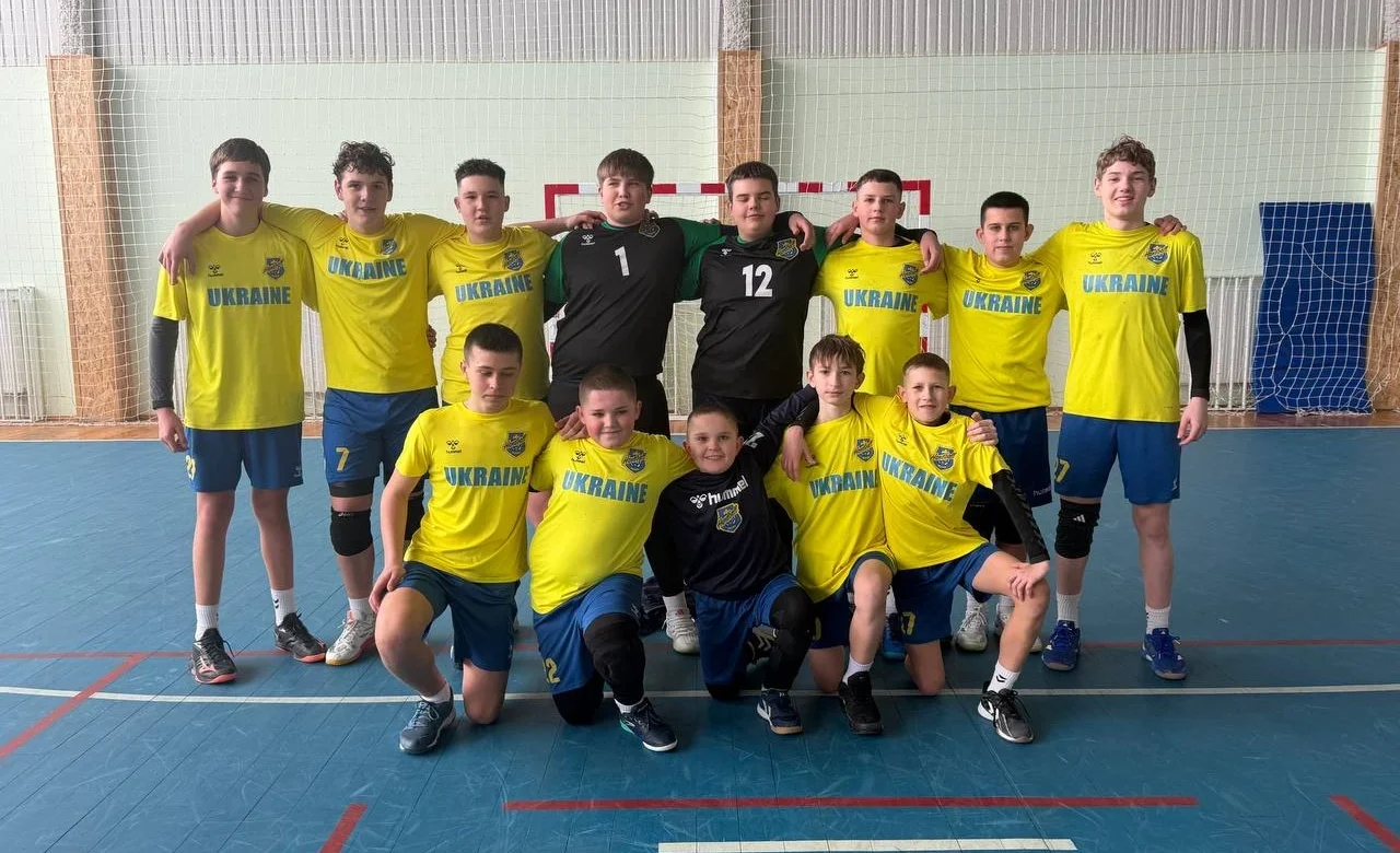 Сквира-І нестримна: хто дожене лідера чемпіонату України 2011-2012?