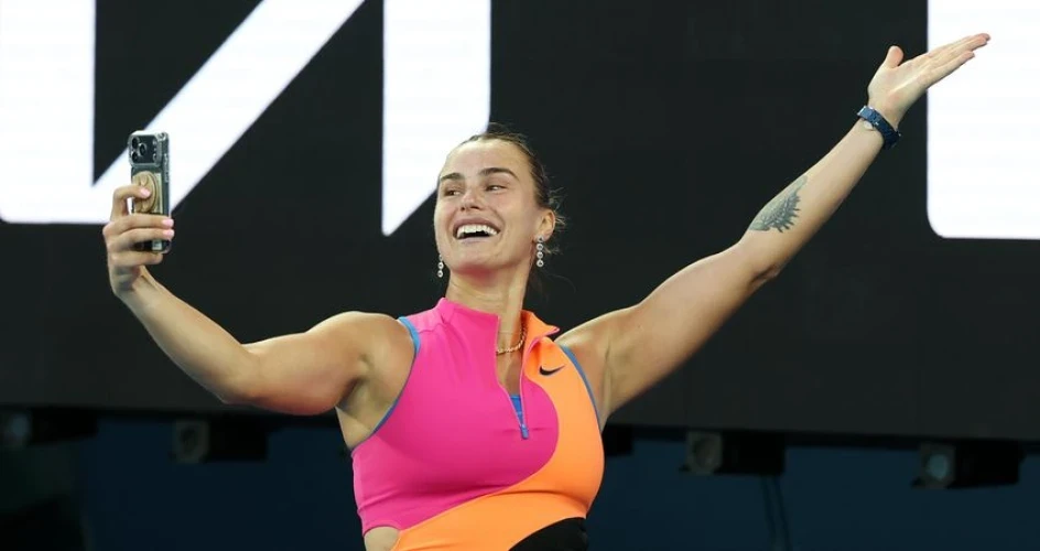 Rod Laver Arena вибухає: старт Сабаленко на Australian Open 2026 поруч із Федерером і Лейвером