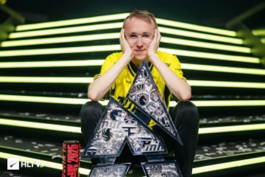 Топ-20 HLTV 2025: як ropz з Vitality взяв 9 трофеїв і 8 EVP?