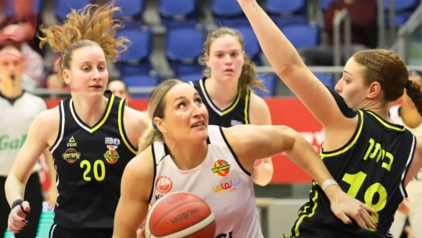 Хто з українок вистрілив у жіночому чемпіонаті NCAA цієї ночі?