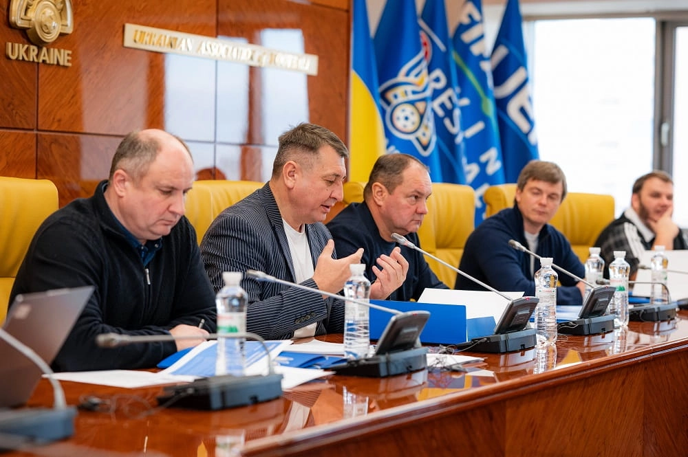 Члени Комітету масового футболу УАФ обговорюють стратегії розвитку на засіданні в офісі асоціації
