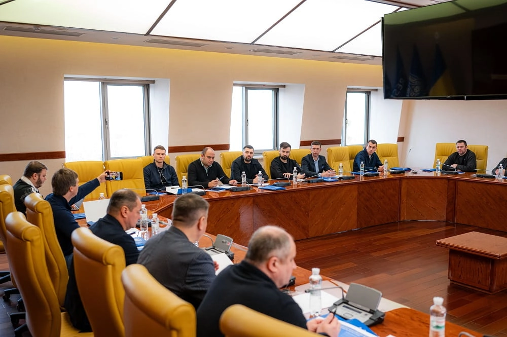 Учасники засідання Комітету масового футболу УАФ за круглим столом у конференц-залі