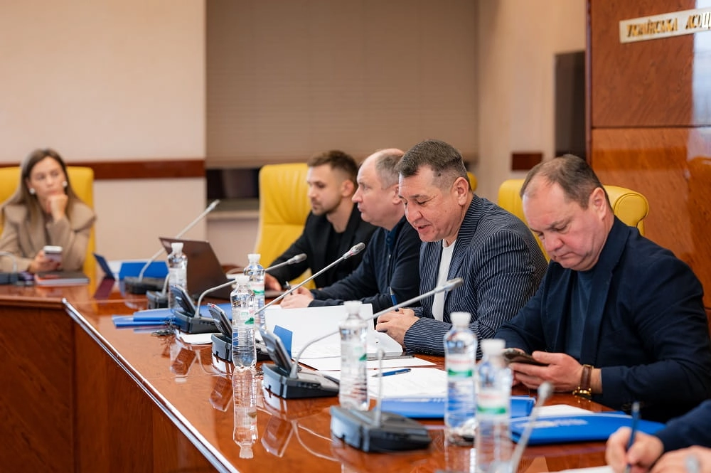 Керівники та експерти УАФ обговорюють стратегії розвитку масового футболу на засіданні комітету
