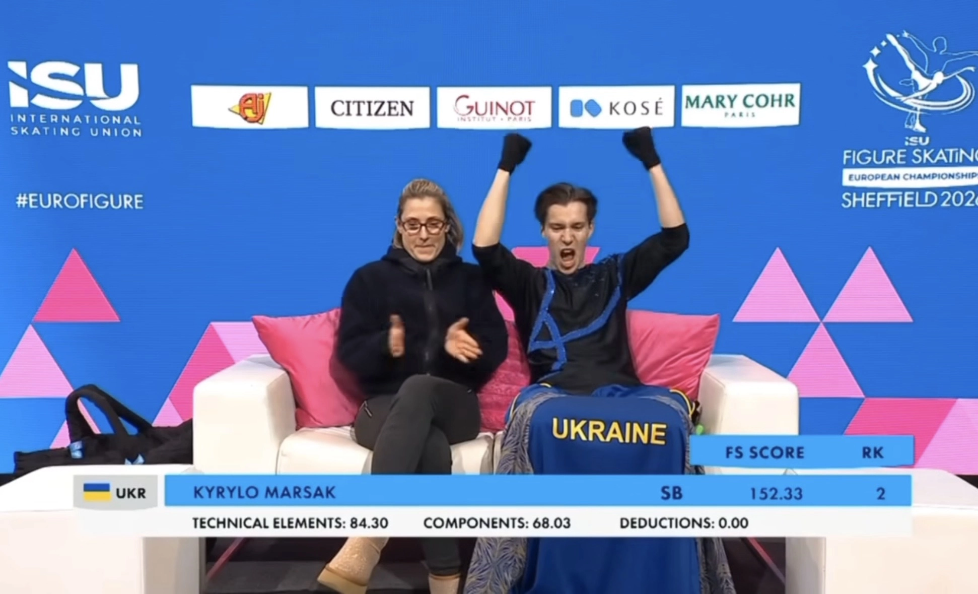 Фігурист Кирило Марсак святкує виступ на чемпіонаті Європи з фігурного катання в Шеффілді