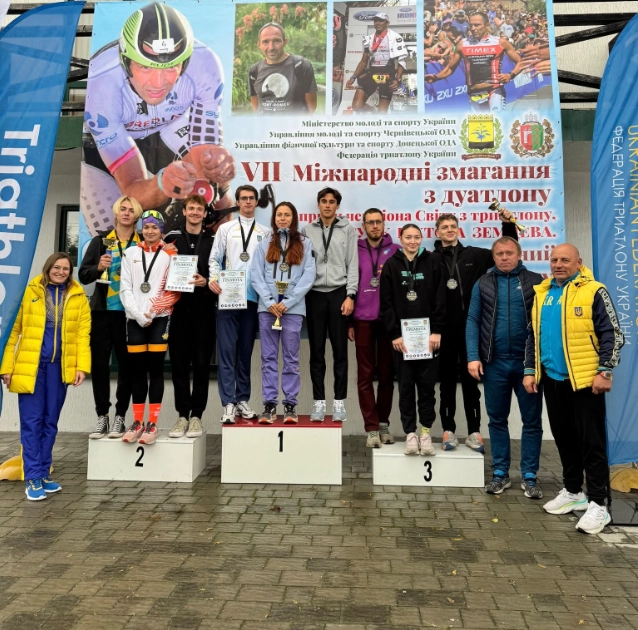 Відкритий чемпіонат України з дуатлону: призери на podium з медалями та дипломами, 2023, Бояни.