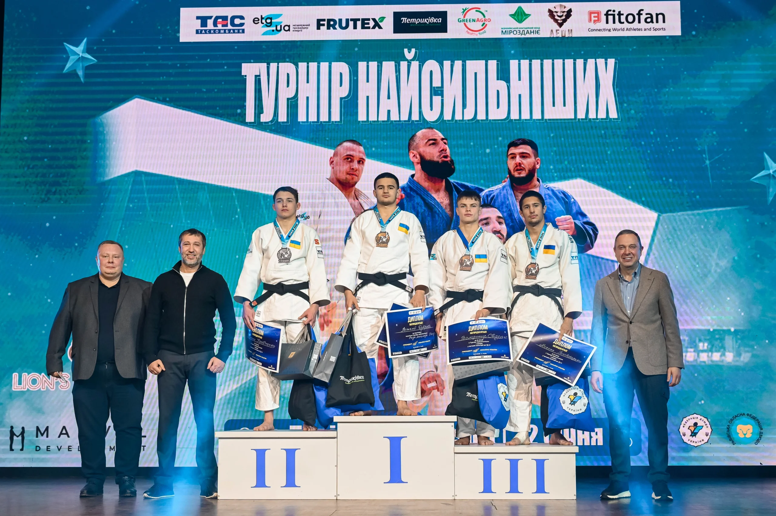 Чемпіони на п'єдесталі пошани з медалями на Турнірі найсильніших з дзюдо у Львові, 22 січня