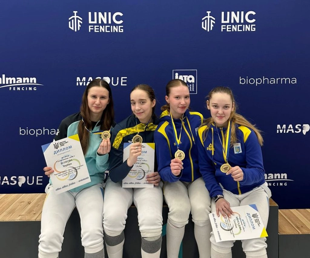 Чотири юніорки з медалями та дипломами на чемпіонаті України з фехтування на рапірах