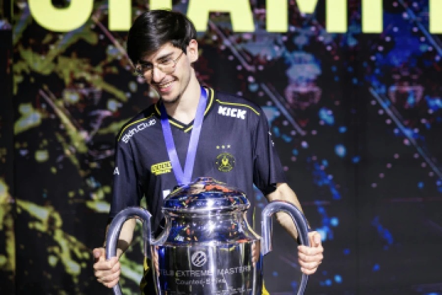 NAVI чи Vitality у CS2? Чому flameZ у 22 обрав «сім’ю»