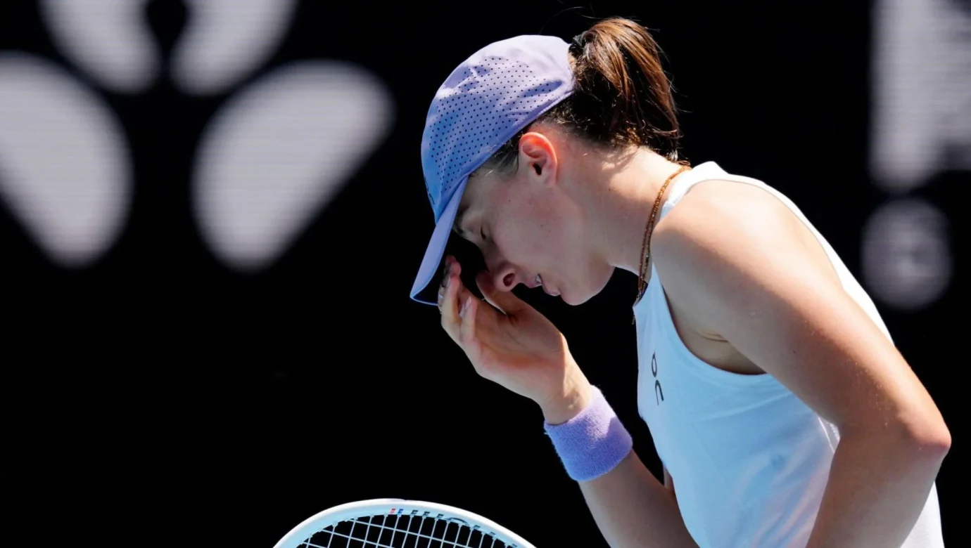 Australian Open: Свьонтек зупинена – Рибакіна йде на Пегулу