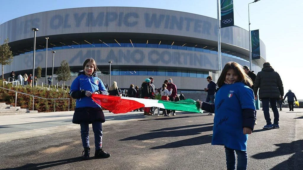 Мілано-Кортина 2026: арена ще в роботі, але Італія має першу олімпійську – 4-1 з Францією