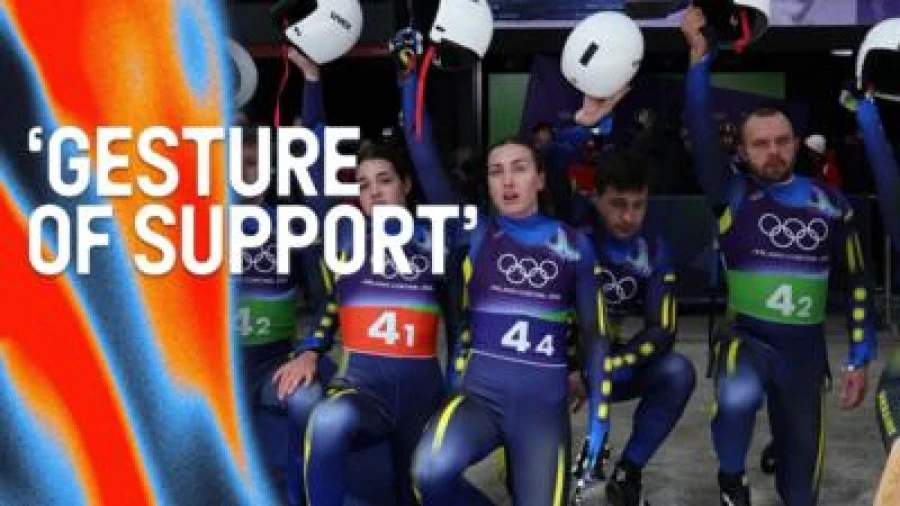 Команда України на Зимових Олімпійських іграх 2026 стала на коліно – підтримка Владислава Гераскевича