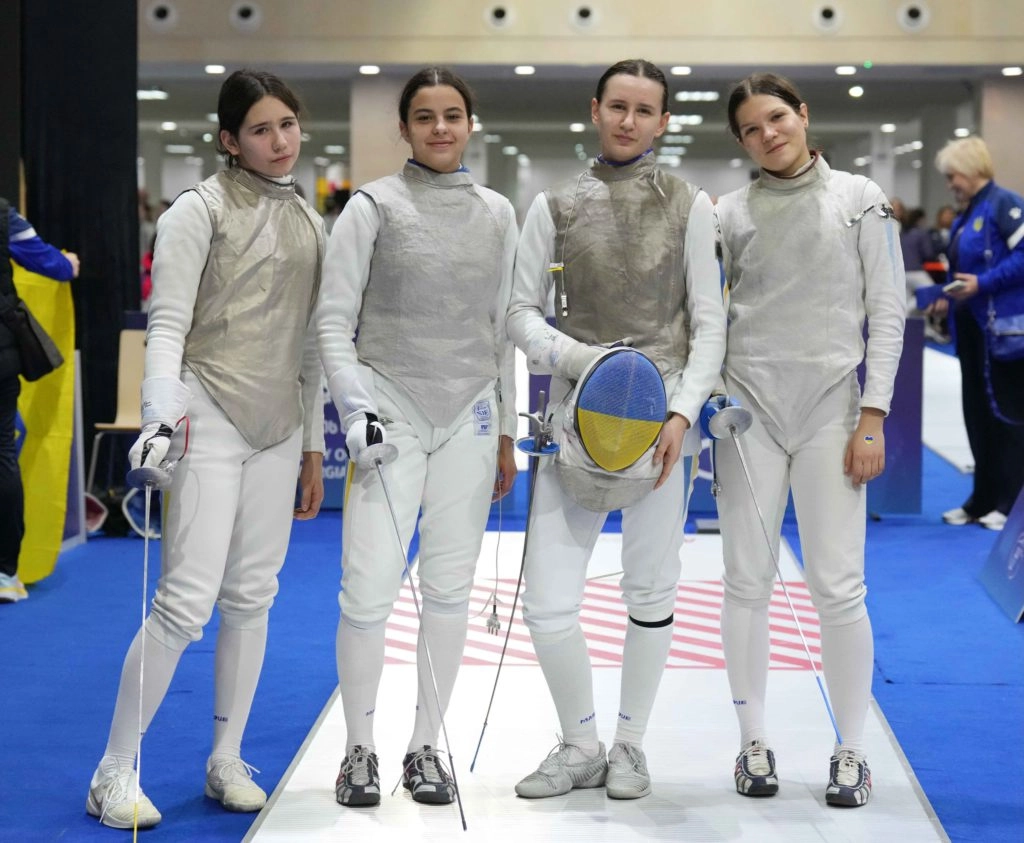 Українська жіноча команда рапіристок на чемпіонаті Європи в Тбілісі, готова до змагань