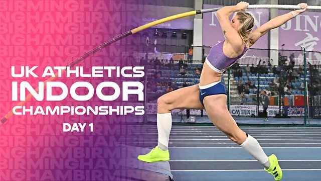 Спортсменка виконує стрибок з жердиною на чемпіонаті Великої Британії в приміщенні в Бірмінгемі