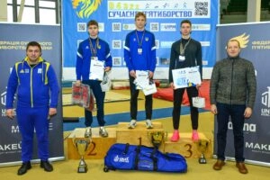 Спортсмени на п'єдесталі з нагородами на Зимовому Чемпіонаті України, категорія U19, хлопці