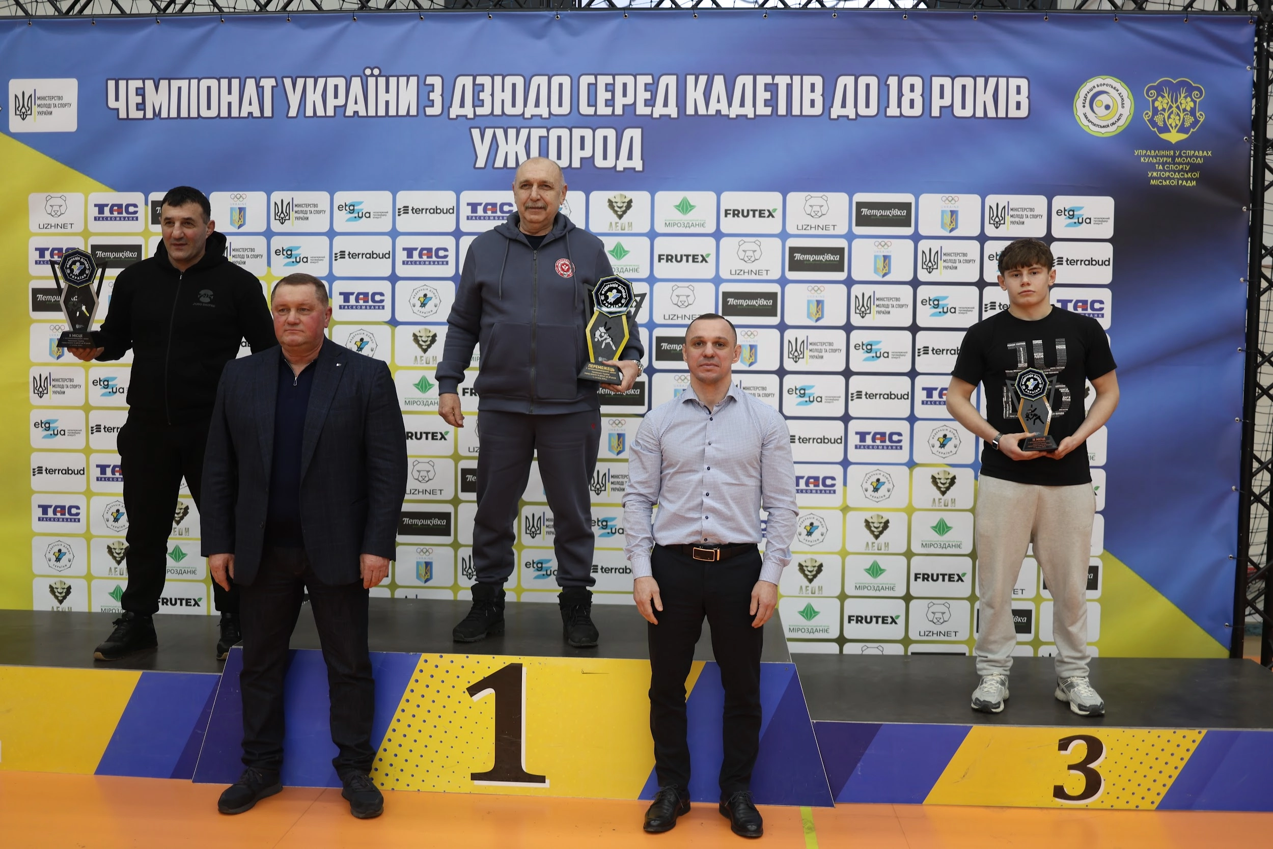 Переможці чемпіонату України з дзюдо серед кадетів на п'єдесталі пошани в Ужгороді