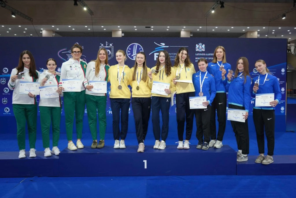 Українська команда шпажисток на п'єдесталі пошани з золотими медалями чемпіонату Європи в Тбілісі
