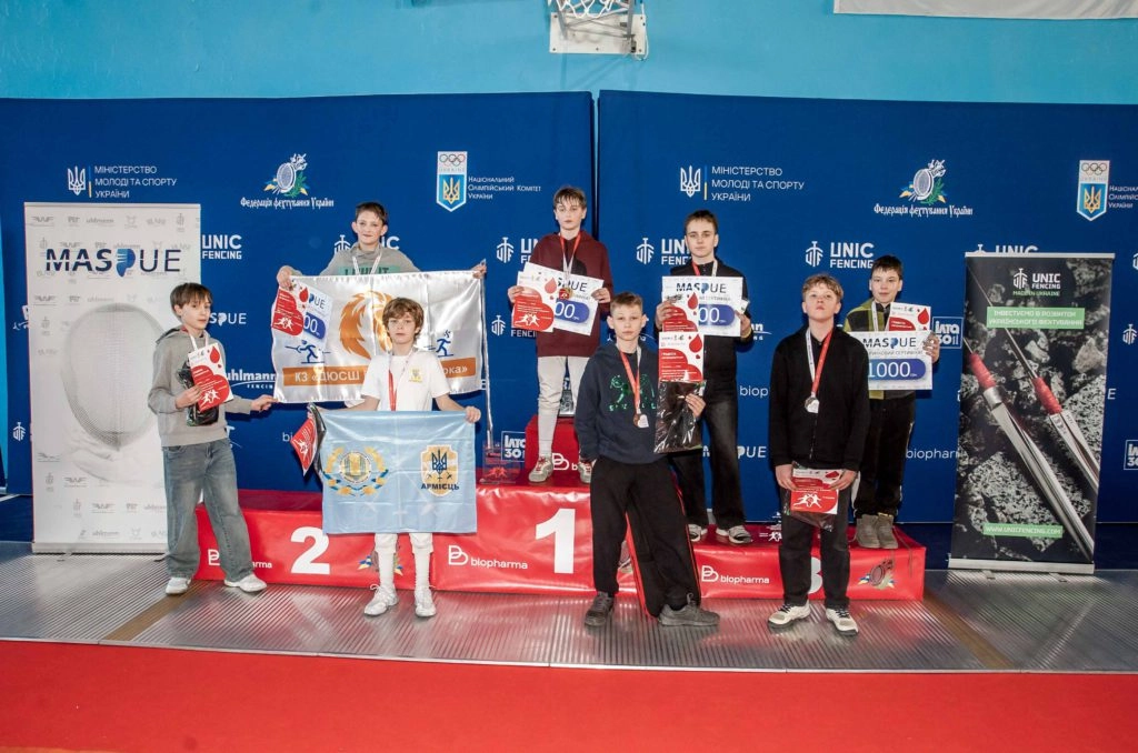 Юні рапіристи на п'єдесталі пошани з нагородами на змаганнях «Biopharma Cup» у Білій Церкві