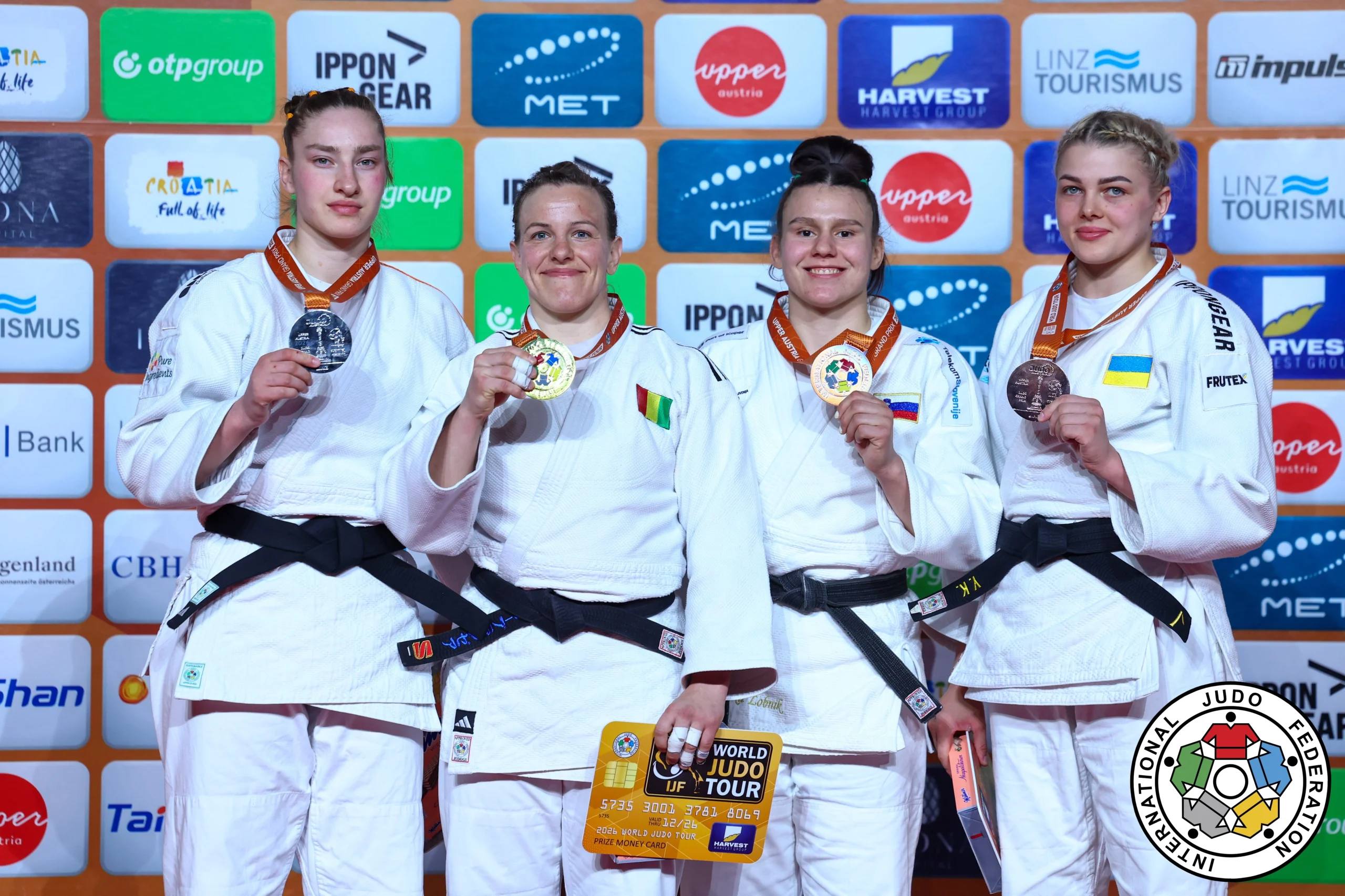 Чотири дзюдоїстки з медалями на п'єдесталі після змагань Grand Prix у Лінці, Австрія