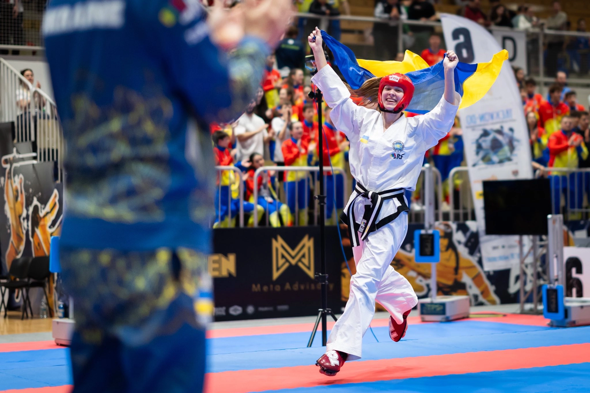 Українська спортсменка святкує перемогу на Чемпіонаті Європи з Таеквон-До 2026 у Маріборі