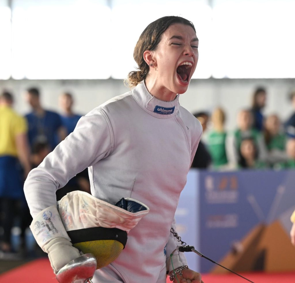Емілі Конрад святкує бронзу на чемпіонаті Європи U-23 у Кальярі, Італія, 2023