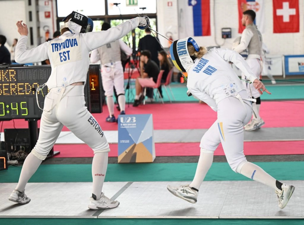 Шпажистка Марія Середа з України проти Естонії на чемпіонаті Європи U-23 у Кальярі