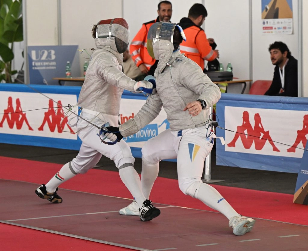 Шпажисти на чемпіонаті Європи U-23 у Кальярі під час командних змагань серед чоловіків