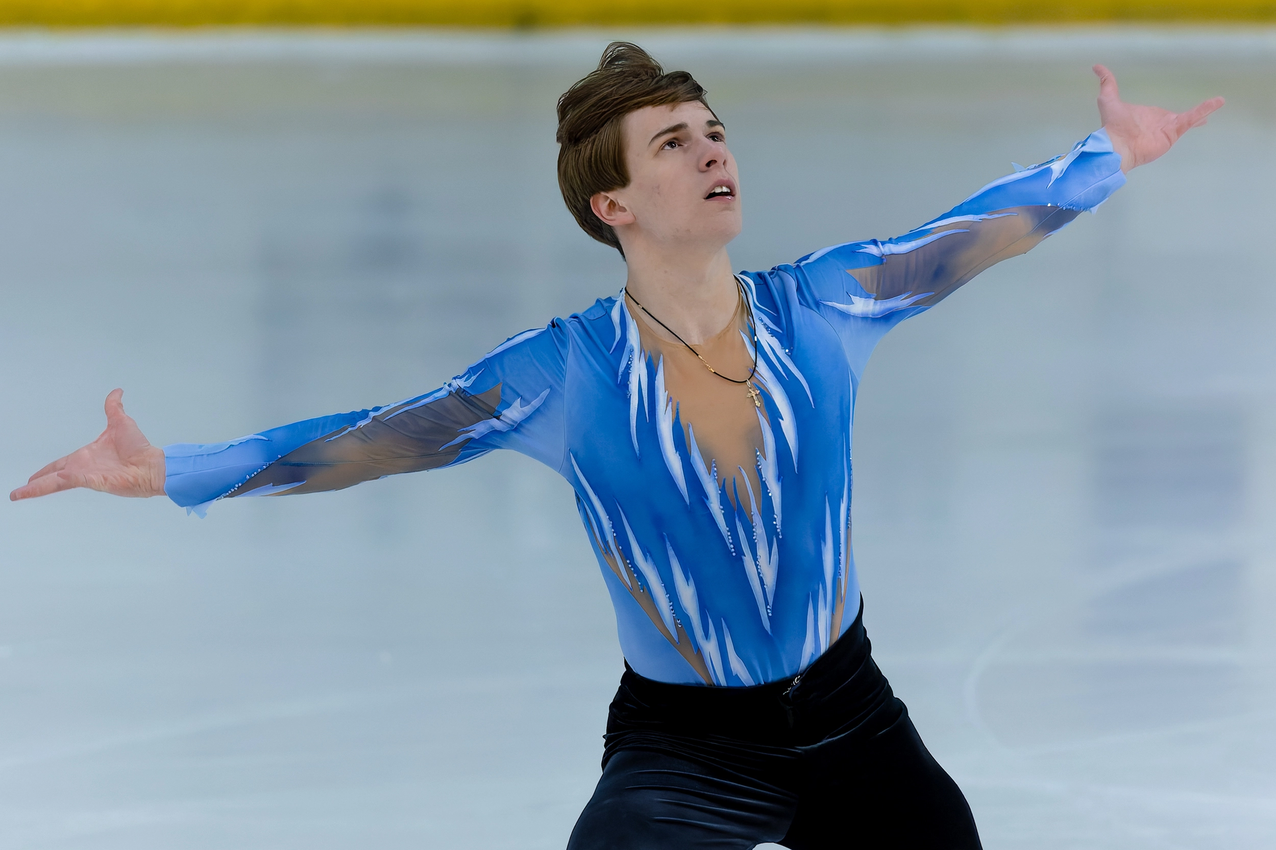 Фігурист виконує емоційний номер на Чемпіонаті України в Богуславі, Київська область