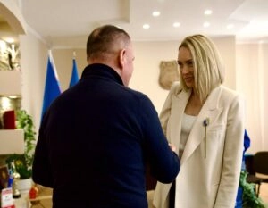 Ольга Саладуха на зустрічі з Надімом Ханом у Мукачеві, обговорення розвитку легкої атлетики в Україні