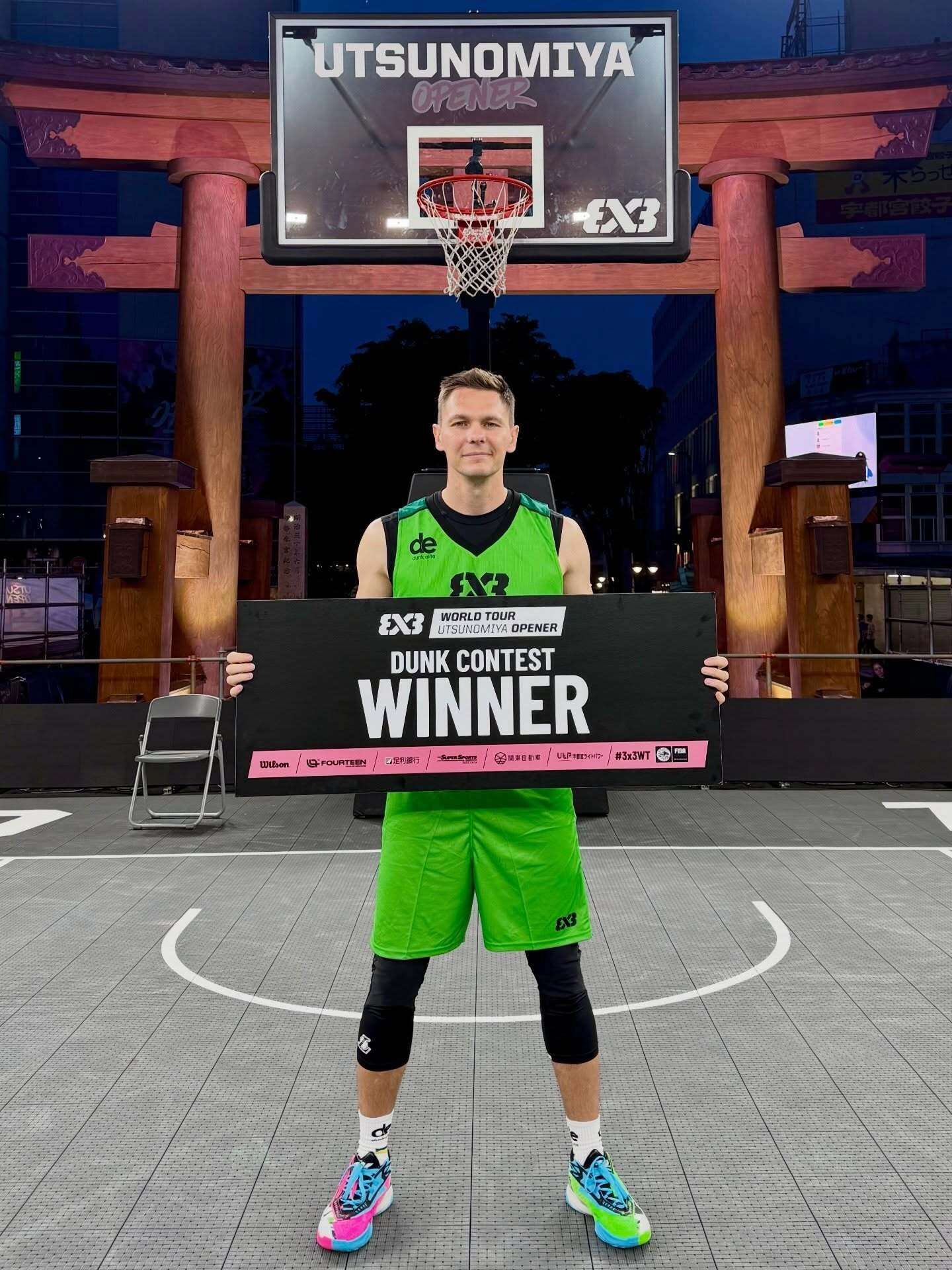 Дмитро «Smoove» Кривенко святкує перемогу на конкурсі слем-данків FIBA 3x3 World Tour в Уцуномії 2026