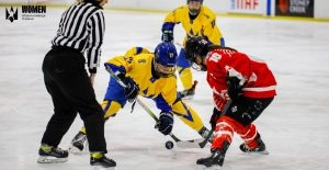 Гравчині збірної України з хокею на чемпіонаті світу 2025/26 у Гонконзі проти команди Канади