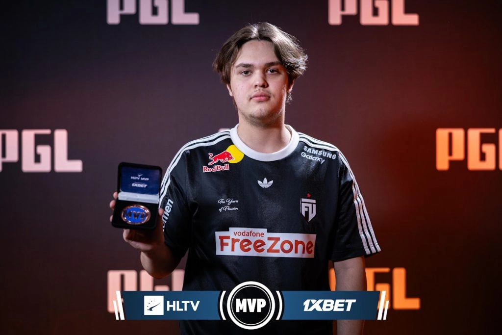 Гравець FUT Esports з нагородою MVP після перемоги над Astralis на PGL Bucharest 2026