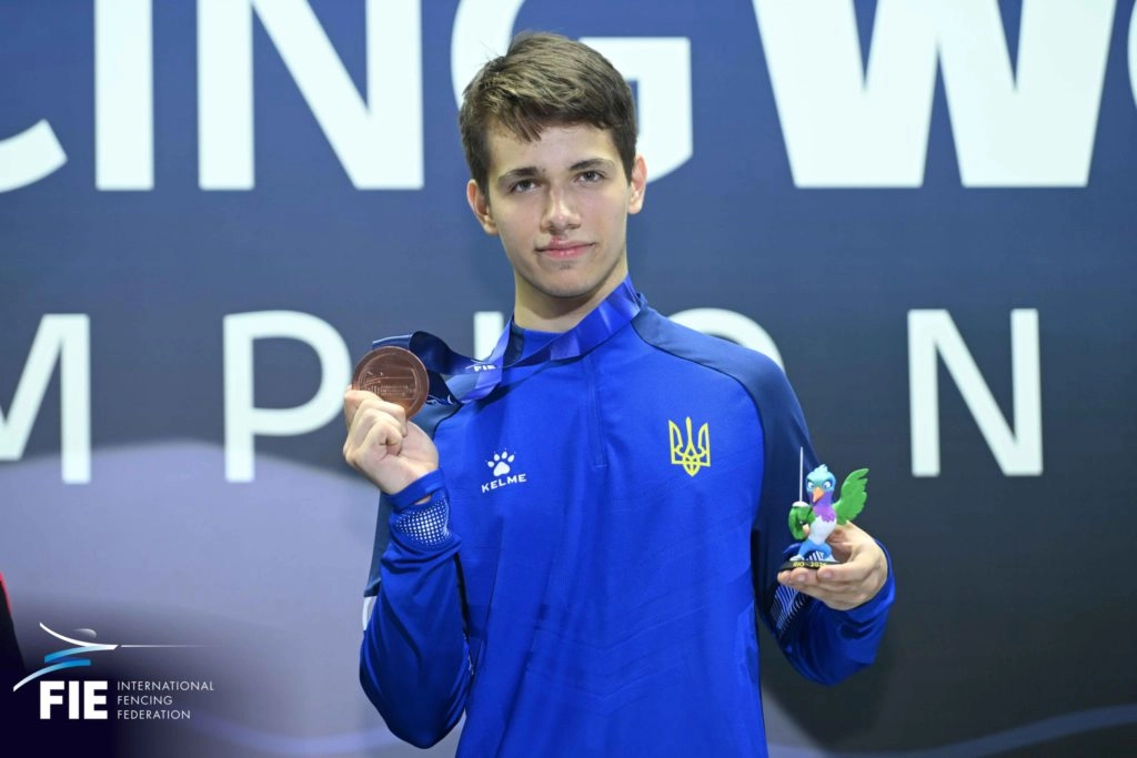 Олександр Стабніков з бронзовою медаллю на чемпіонаті світу з фехтування серед кадетів у Ріо-де-Жанейро