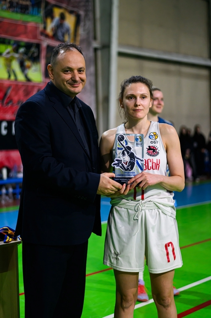 Кристина Філевич отримує нагороду MVP чемпіонату жіночої Суперліги після перемоги Будівельника