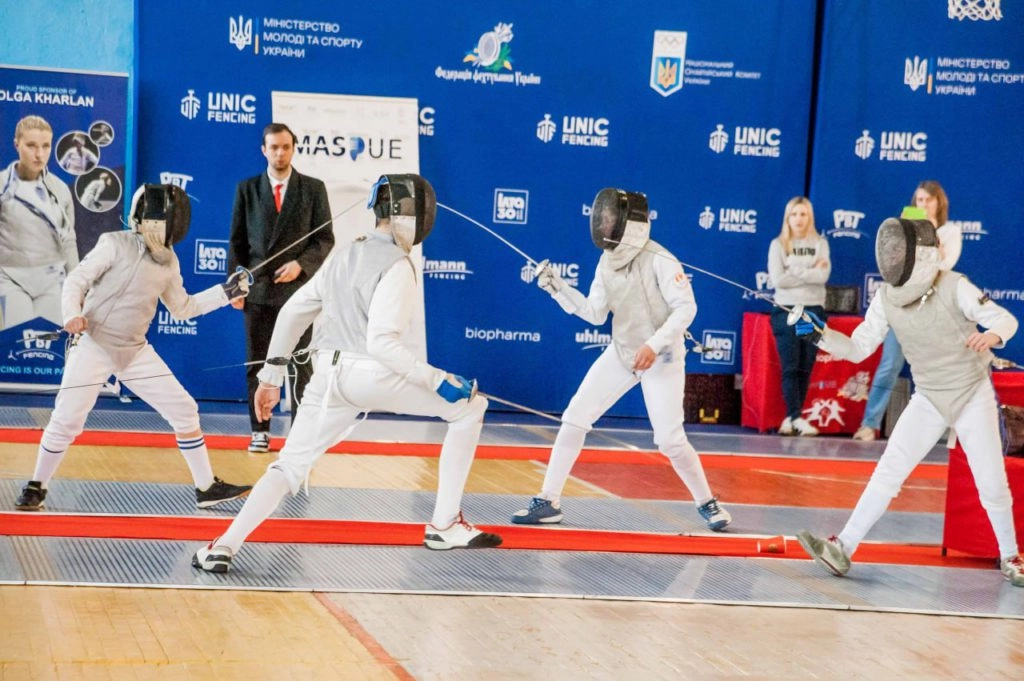 Українські фехтувальники на чемпіонаті світу 2025 у Тбілісі під час командного поєдинку