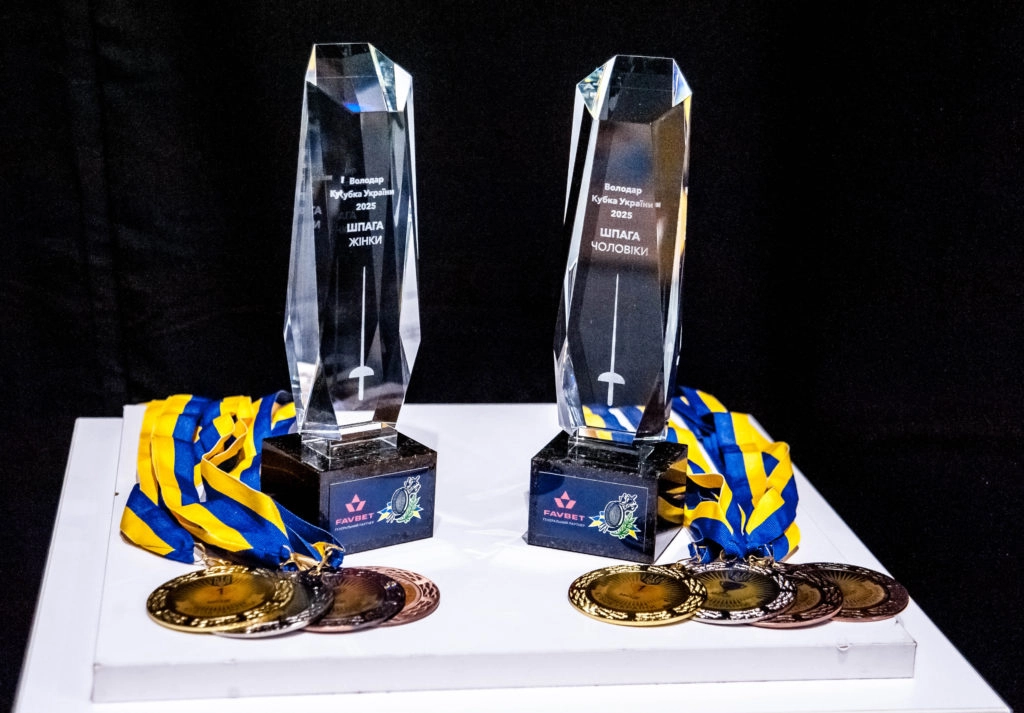 Кубки та медалі українських фехтувальників з чемпіонату світу 2025 у Тбілісі