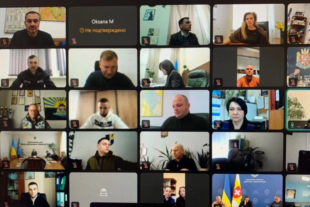 Учасники наради щодо 5-го етапу «Пліч-о-пліч всеукраїнські шкільні ліги» обговорюють деталі змагань