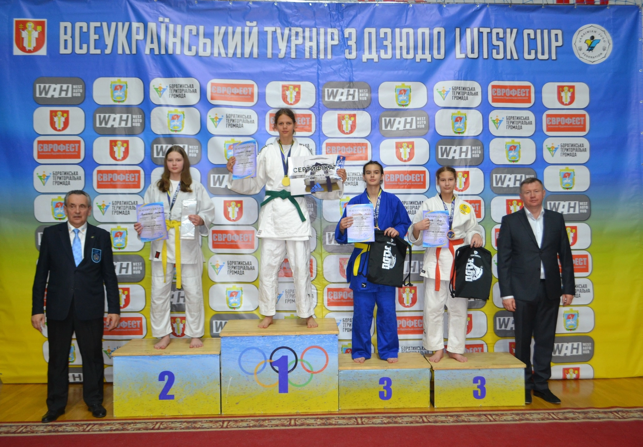 Юні дзюдоїсти на п'єдесталі пошани з нагородами на турнірі LUTSK CUP 2026 у Луцьку